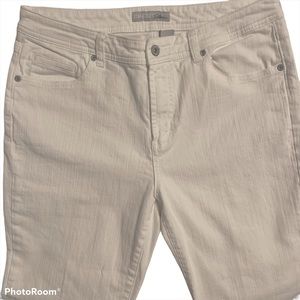 Chico's Platinum white jeans 1.5 short 10